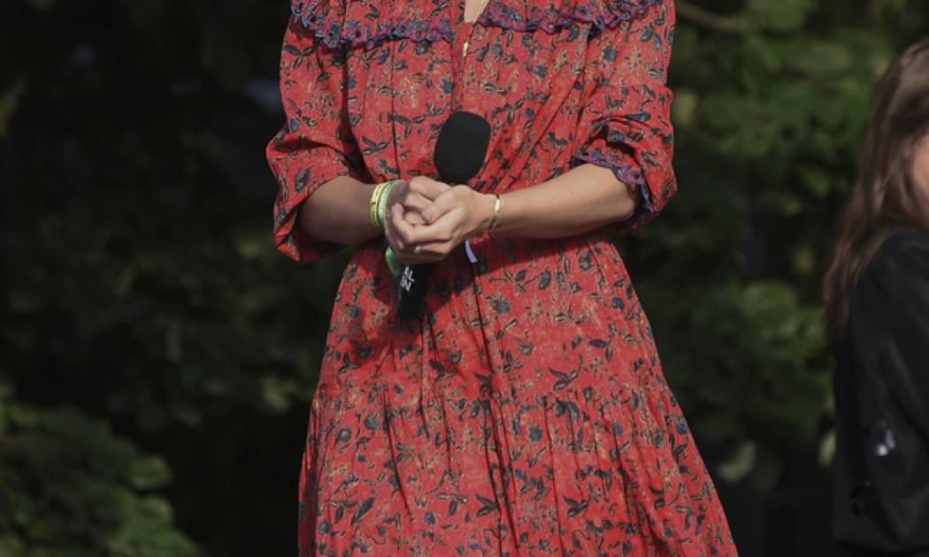 Πασίγνωστη ηθοποιός περιμένει δίδυμα και παντρεύεται!