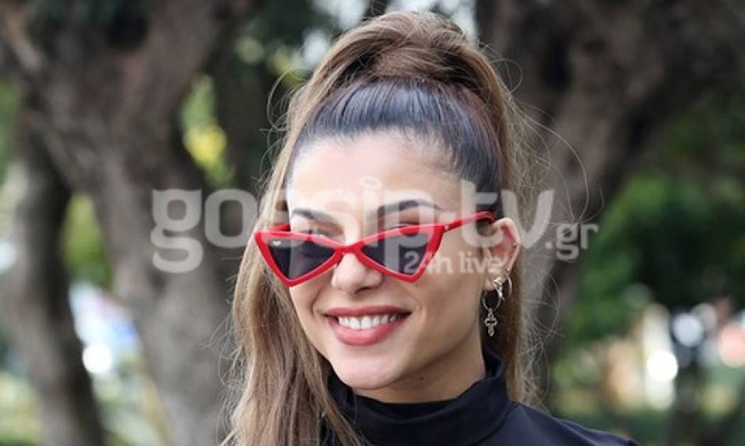 Η Ελευθερία Ελευθερίου με εναλλακτικό στυλ στη Γλυφάδα