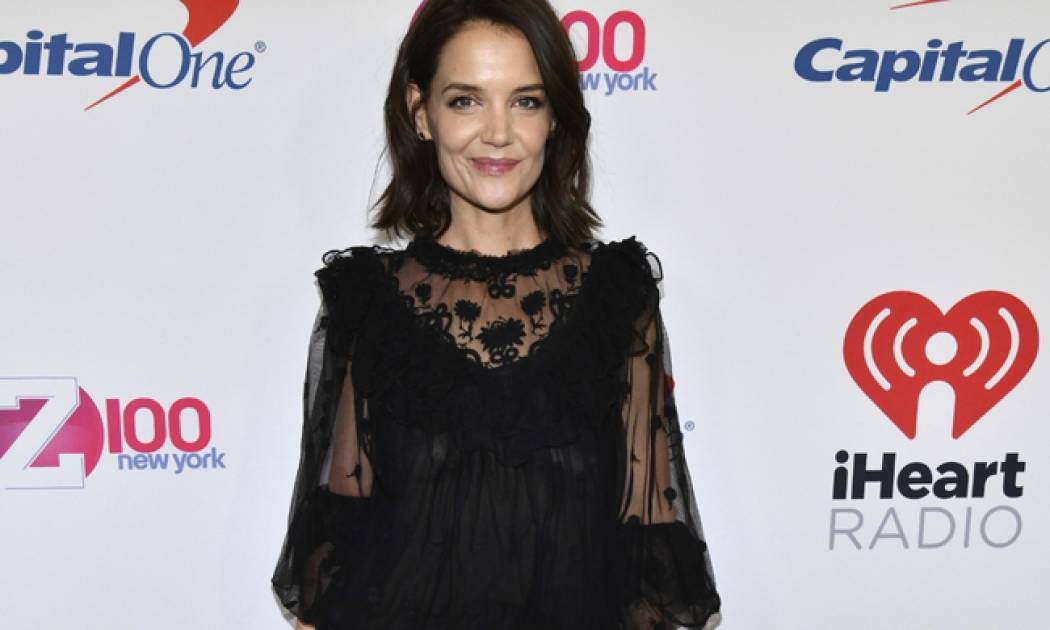 Η Katie Holmes ήρθε στην Ελλάδα με την κόρη της: Η Suri είναι ίδια με τον μπαμπά της πια!