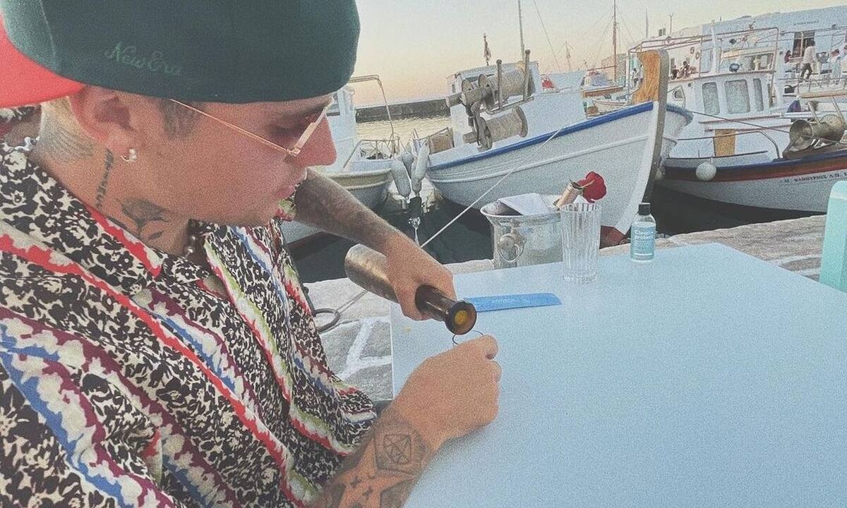 Justin Bieber-Hailey Baldwin: Συνεχίζουν τις διακοπές τους στην Ελλάδα! Και ο Justin τα... τσούζει!