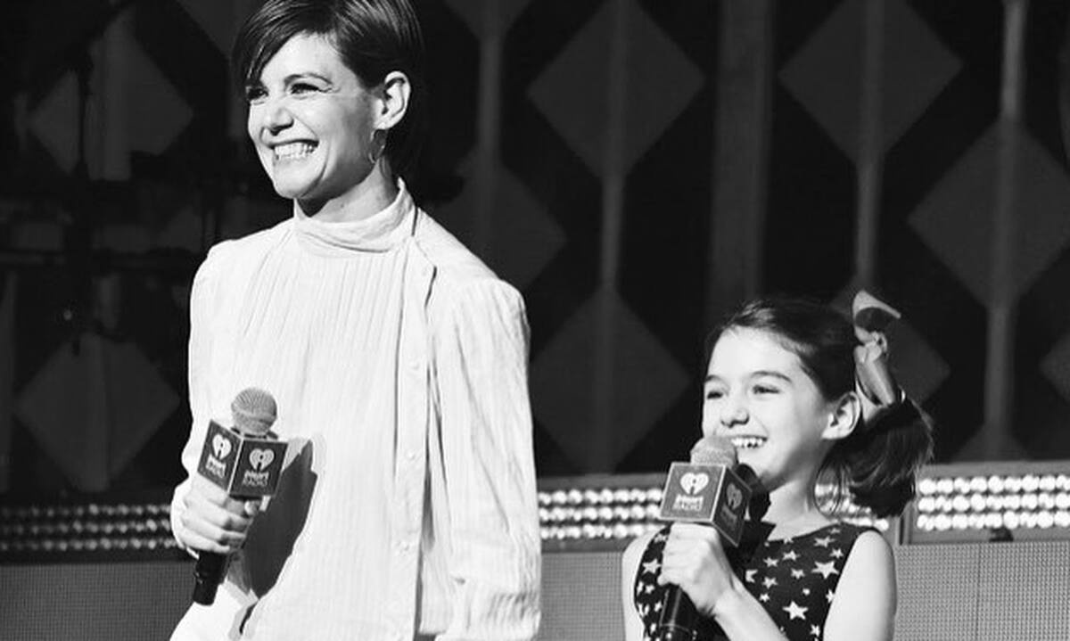 Suri Cruise: Η κόρη των Tom Cruise-Katie Holmes μεγάλωσε και δεν φοράει πια κορδέλες στα μαλλιά!