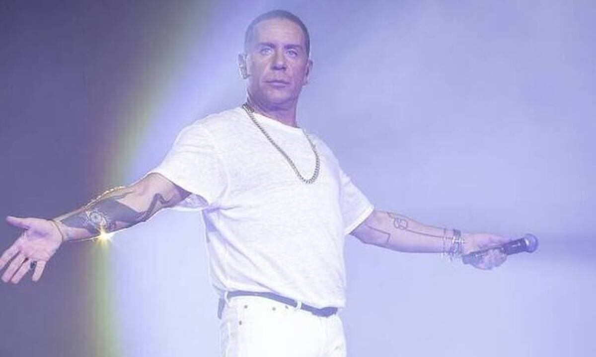 Ο Γιώργος Μαζωνάκης πήγε βόλτα με το μετρό και αποθεώθηκε!