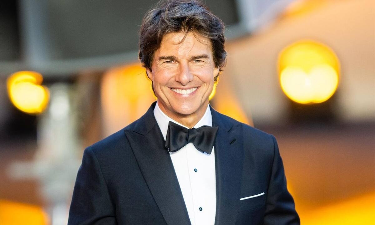 Tom Cruise: Κάνει skydiving και στέλνει ευχές για τα Χριστούγεννα όπως μόνο αυτός ξέρει!