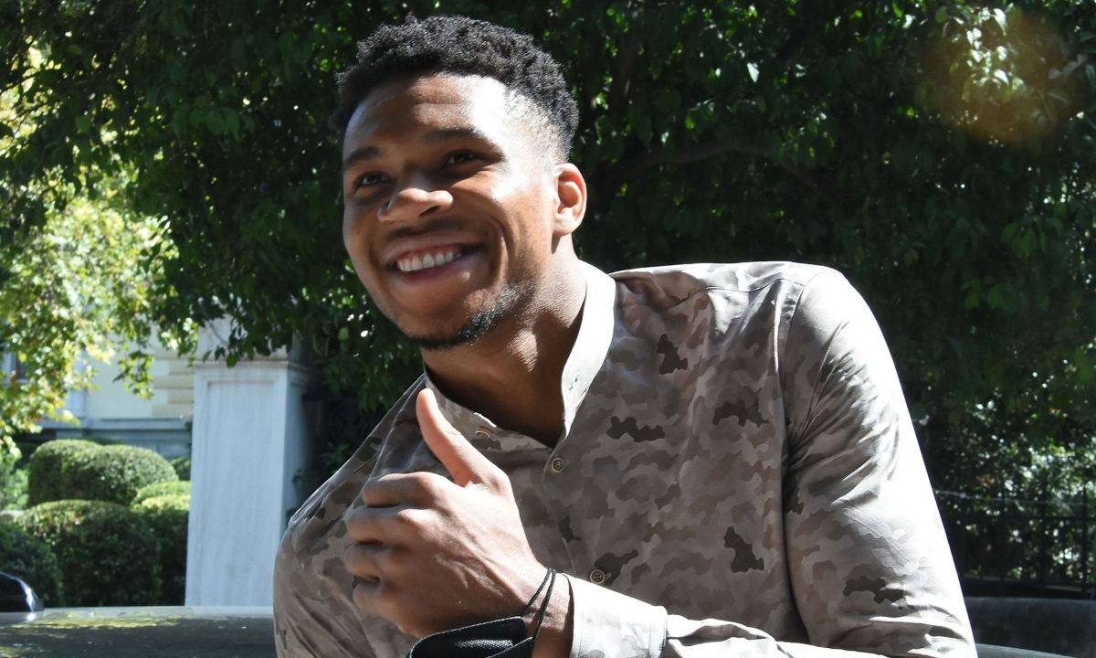 Γιάννης Αντετοκούνμπο: Θαυμάστε τις χορευτικές του φιγούρες α λα Μάικλ Τζάκσον!