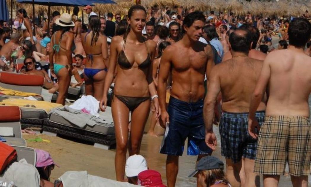 Μια Playmate ανάμεσά μας