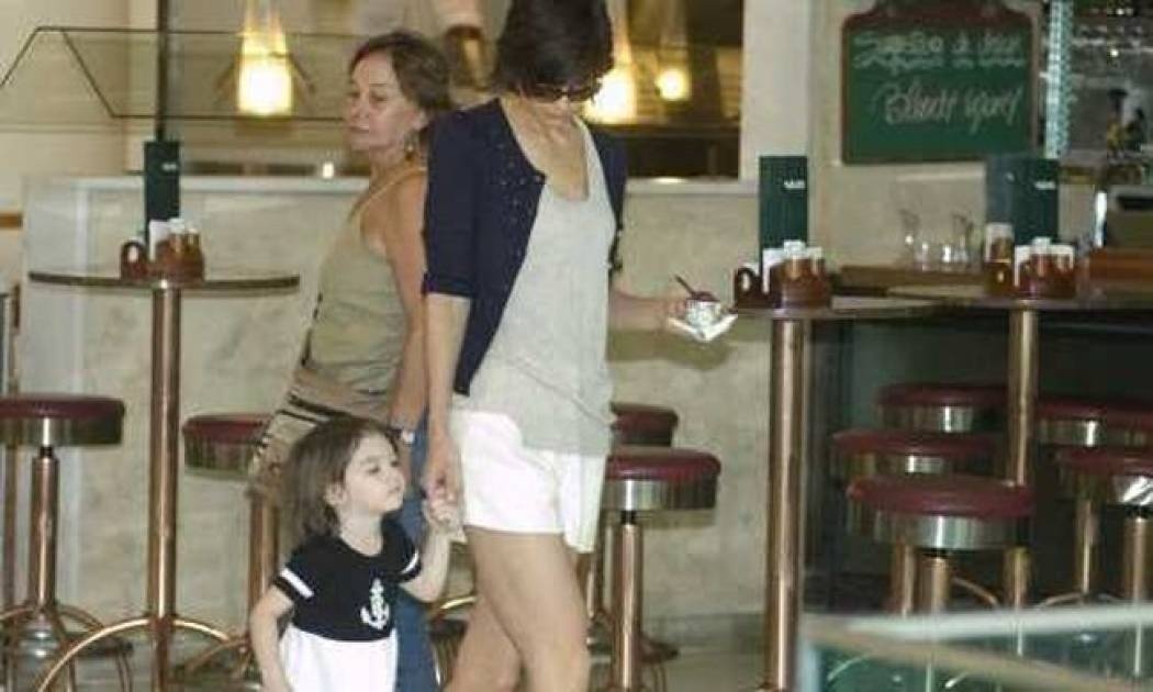 Πολυέξοδη η Κέιτι Χολμς