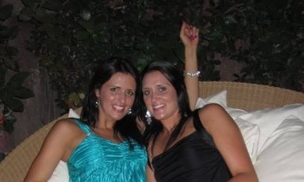 Της λείπει η αδερφή της!