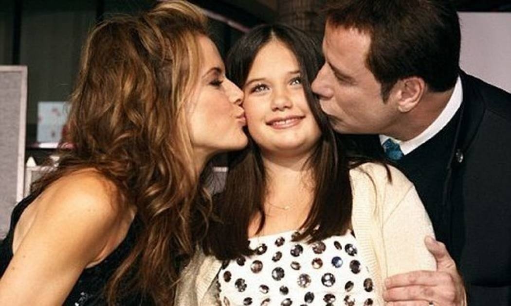 Στο κόκκινο χαλί η οικογένεια Travolta