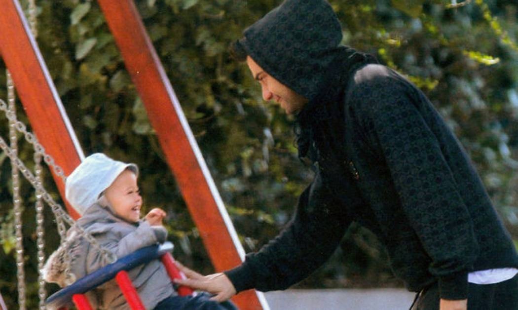 Θοδωρής Μαραντίνης: Πατέρας και γιος μαζί στην παιδική χαρά