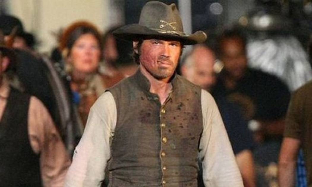 Έσπασε τον αντίχειρα του John Malkovich