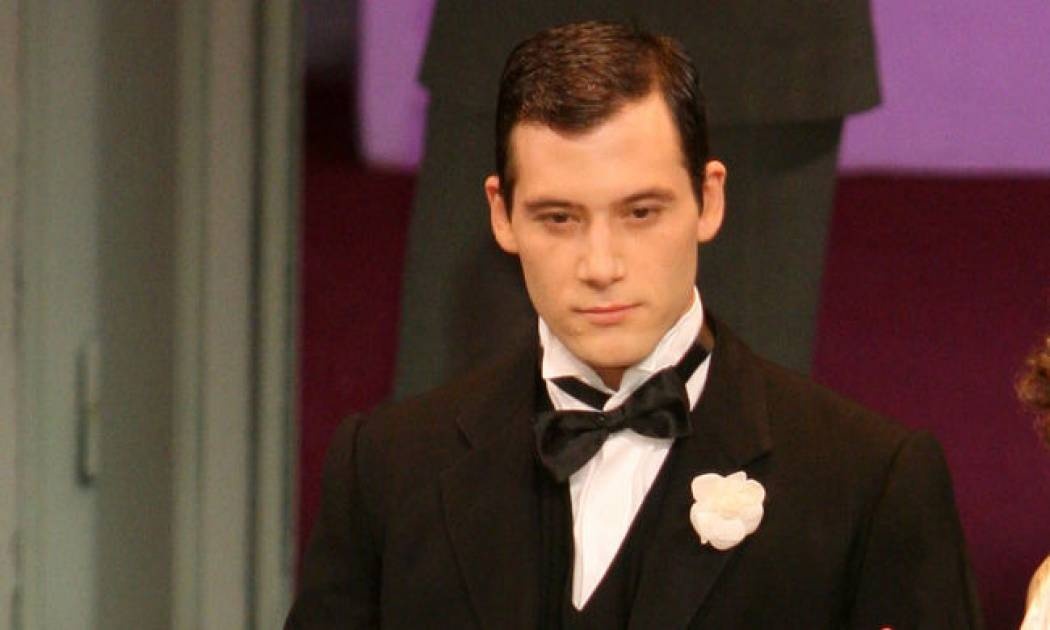 Ολόγυμνος στη σκηνή ο “αγαπημένος” της Σοφίας Φαραζή