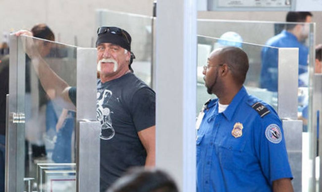 Τι έκανε ο Hulk Hogan και τον ελέγχουν οι αστυνομικοί;