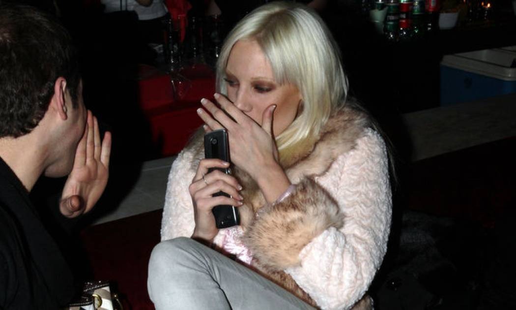 Τι έκανες Τζούλια μια νύχτα πριν αποκαλυφθεί η... γυμνή αλήθεια;