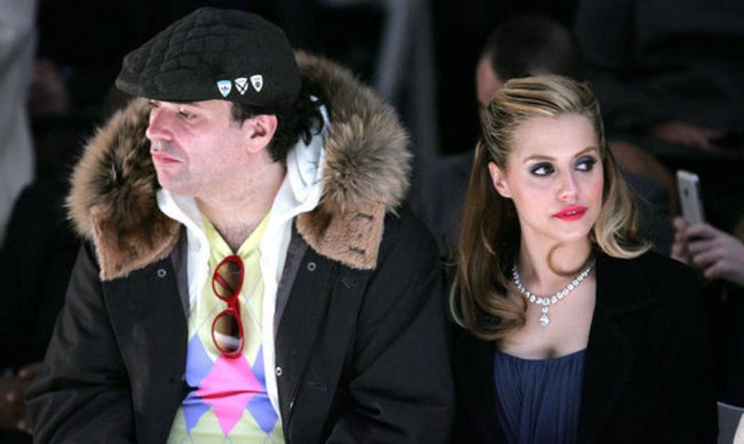 Άφησε εκτός διαθήκης το σύζυγό της