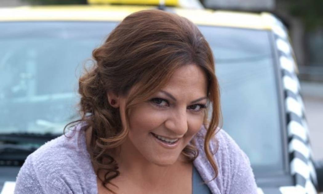 Ποιους θα φιλοξενήσει στο ταξί της η Βίκυ Σταυροπούλου;