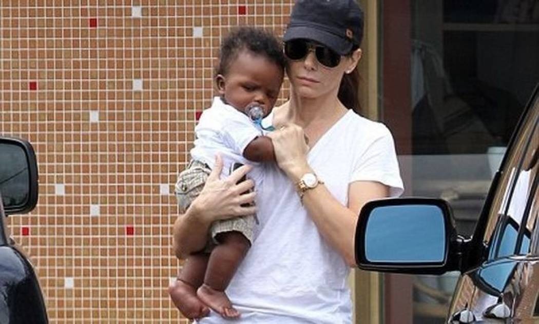 Η Sandra Bullock με το γιο της