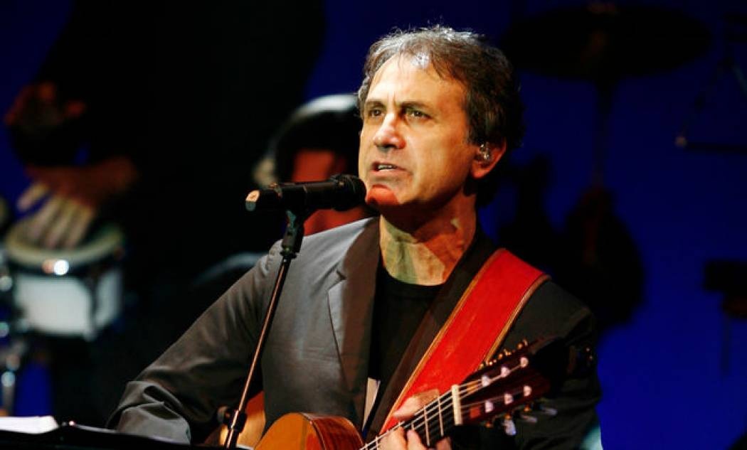 Γιώργος Νταλάρας: Χτίζει βίλες στην Αντίπαρο!