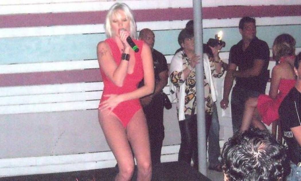 Καρέ καρέ το σόου της Τζούλιας στην Κω