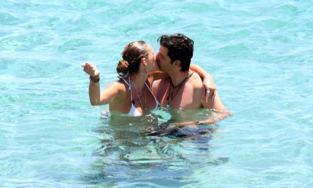 Οι διακοπές του Σάκη και της Κάτιας στη Σκιάθο