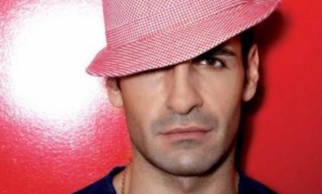 Video: Το χειροφίλημα του Πετράκη στην Νέγκα