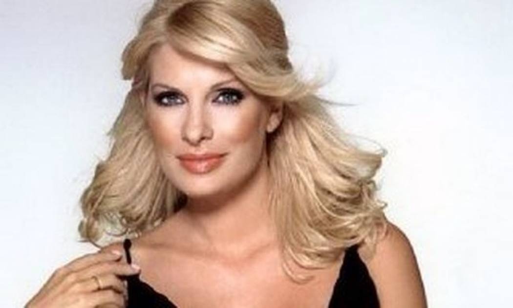 Συλλεκτικό video: Όταν η Μενεγάκη ευχήθηκε στην Κορομηλά!