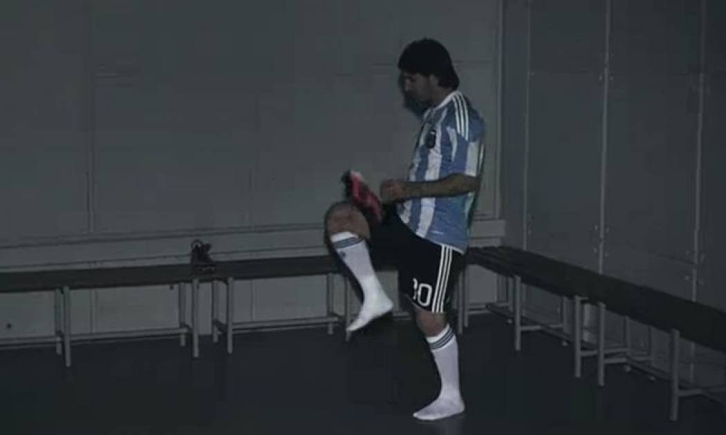 Video: Τα κόλπα του Messi με τα… παπούτσια