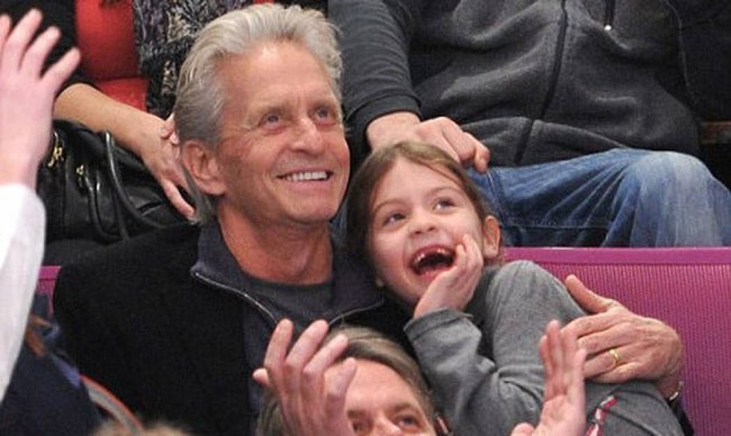 Michael Douglas: Με την κόρη του στο γήπεδο