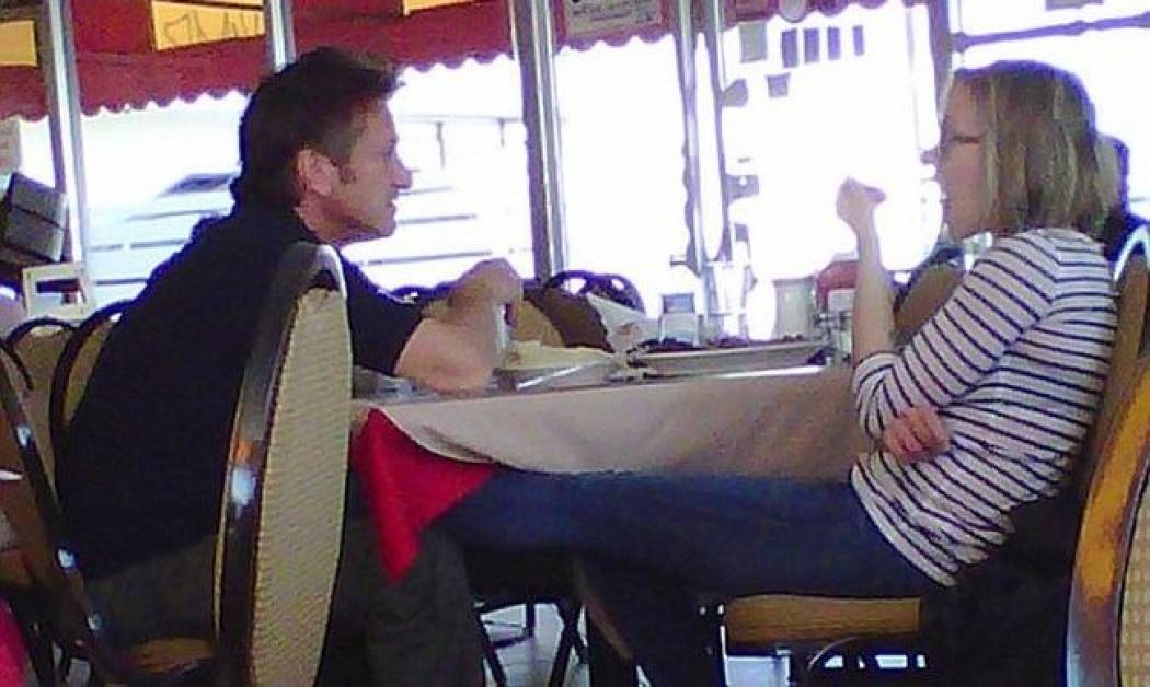 Η πρώτη φωτογραφία της Johansson με τον Penn