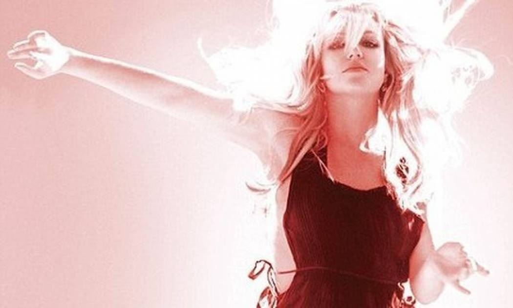 Η Britney λάμπει στη φωτογράφηση του V