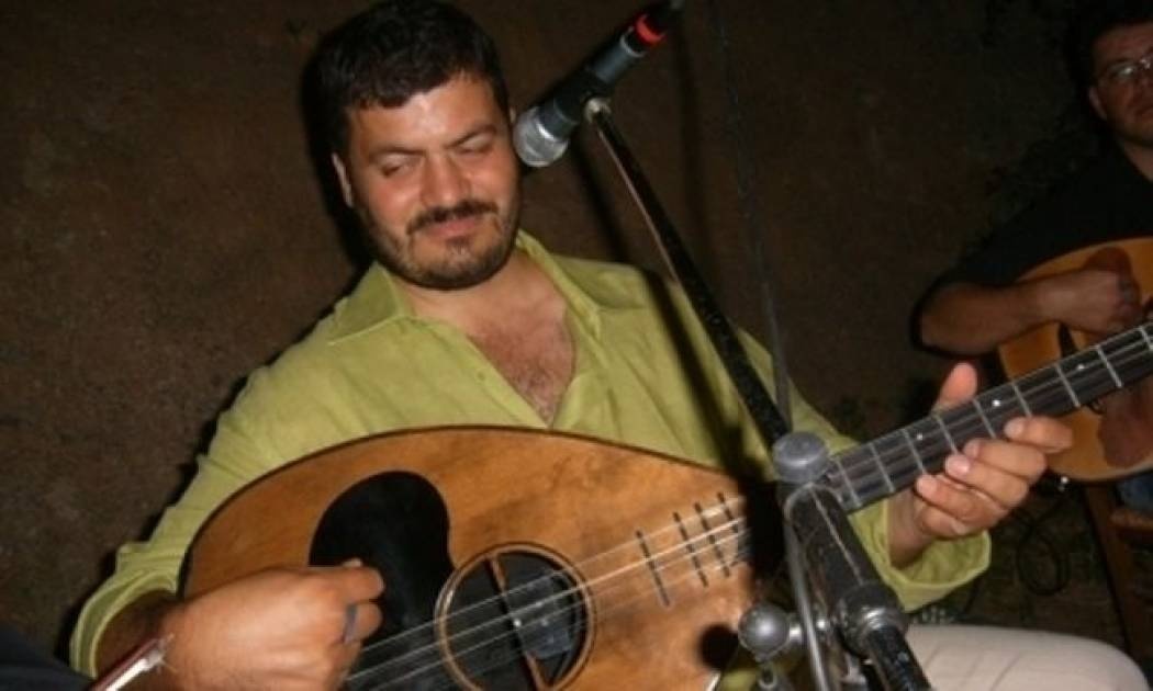 Ο Μ.Κονταρός τραγουδάει για πρώτη φορά μετά το ατύχημα!