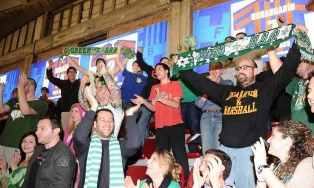 Αποθεωτική υποδοχή...