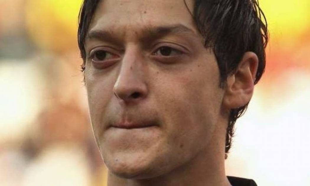 Οπαδός της Μπαρτσελόνα… γλεντάει τον Οζίλ (video)