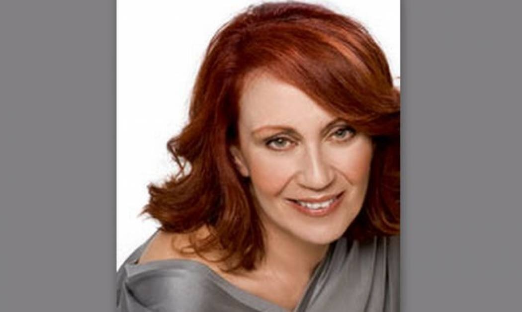 Θέμις Μπαζάκα: «Mου έστελνε χρήματα ο μπαμπά μου για να φάω»