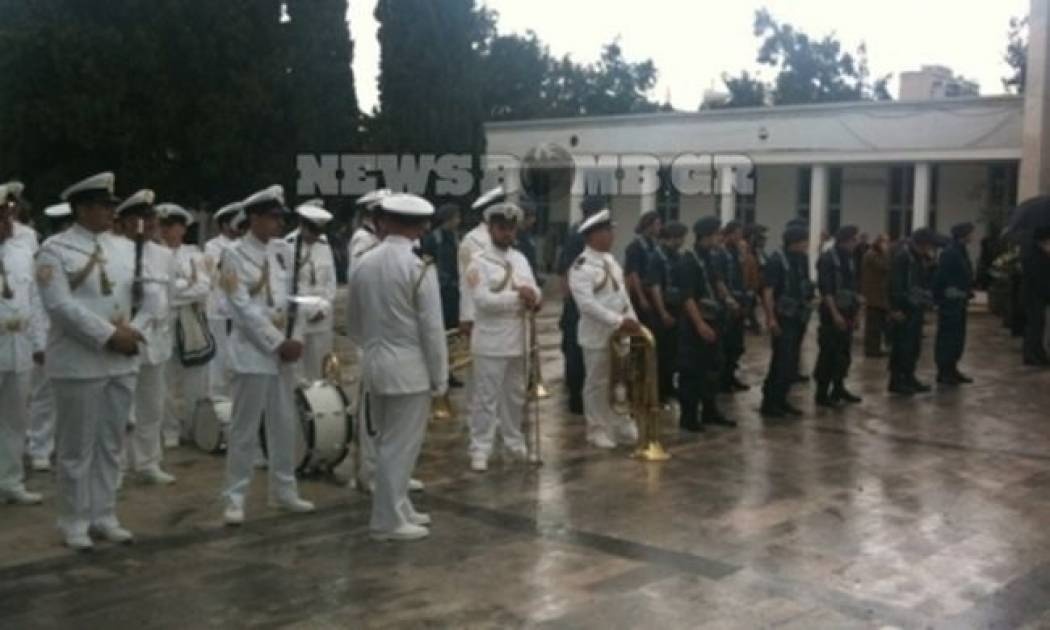 Το τελευταίο αντίο στον ήρωα Λ. Σάντα