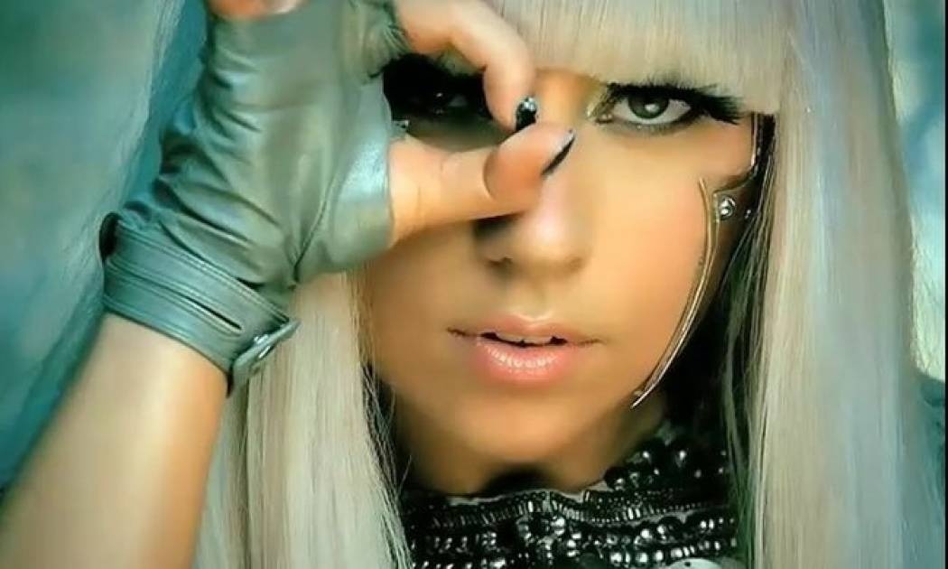 Τη γλώσσα των κωφάλαλων μαθαίνει η Lady Gaga