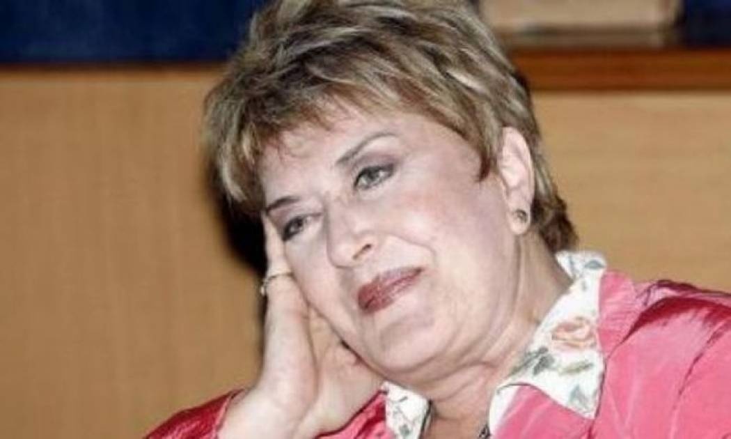 Η Σταυροπούλου φεύγει η Τριφύλλη έρχεται!