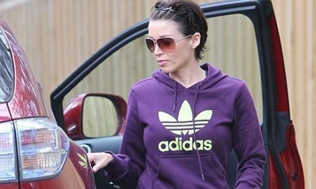 Μόνη και πάλι η Dannii Minogue