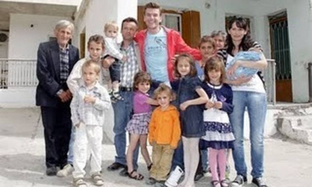 Με το δεξί: Το ξεχωριστό επεισόδιο ξανά σήμερα