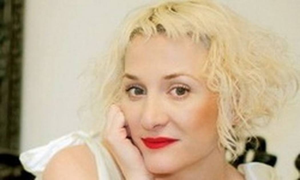 Μυρτώ Κοντοβά: Kάνει... «λίφτινγκ» στην Άννα Βίσση