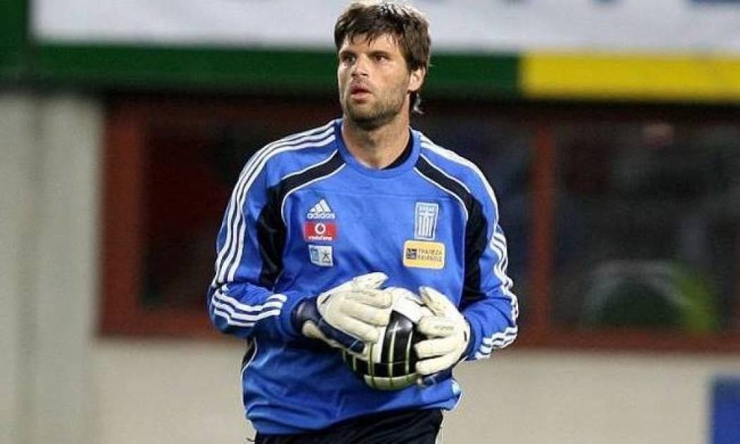 Δίνει τα χέρια για «Dimi»