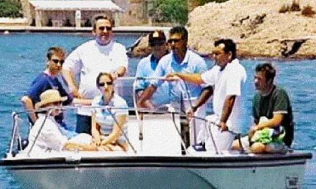 Τα μπάνια του τέως στο Πόρτο Χέλι (nasos blog)