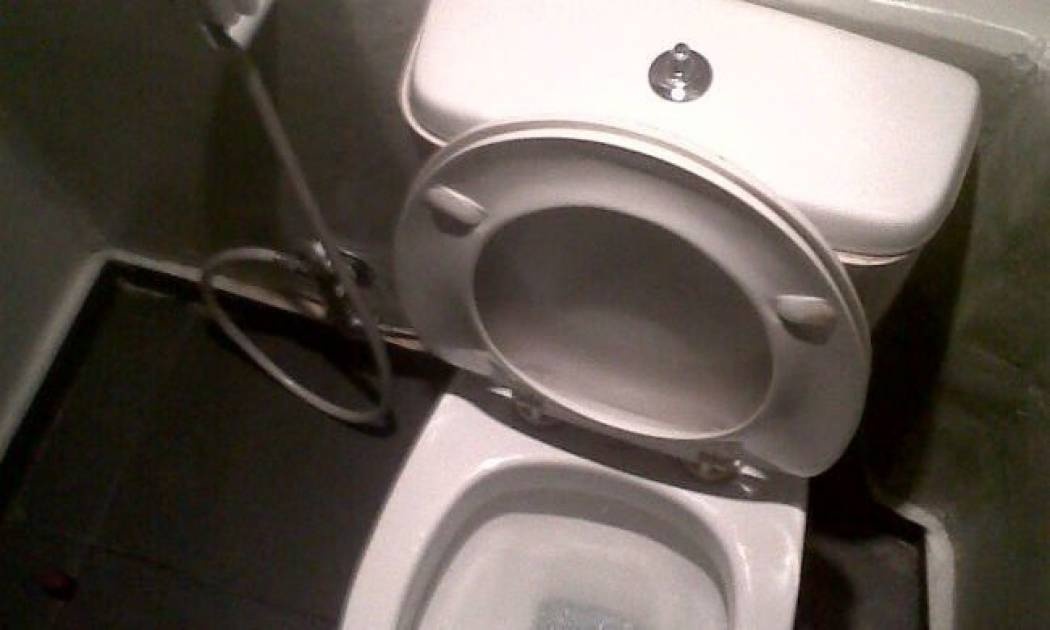 Μύκονος 2011: Έλληνες ΤΕΛΟΣ. Τζίροι ΤΕΛΟΣ. Και οι νέες τουαλέτες (Νάσος Blog)