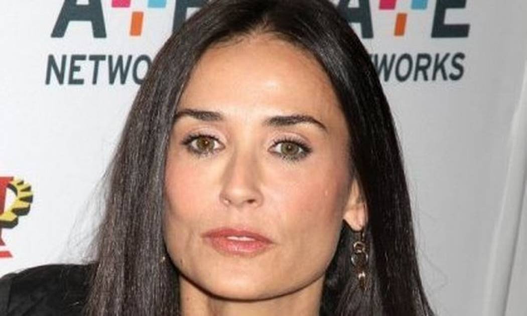 Η Demi Moore φτάνει στα άκρα για να διώξει τις τοξίνες