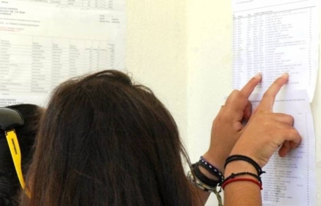 Πέφτουν οι βάσεις στις σχολές με μεγάλη ζήτηση