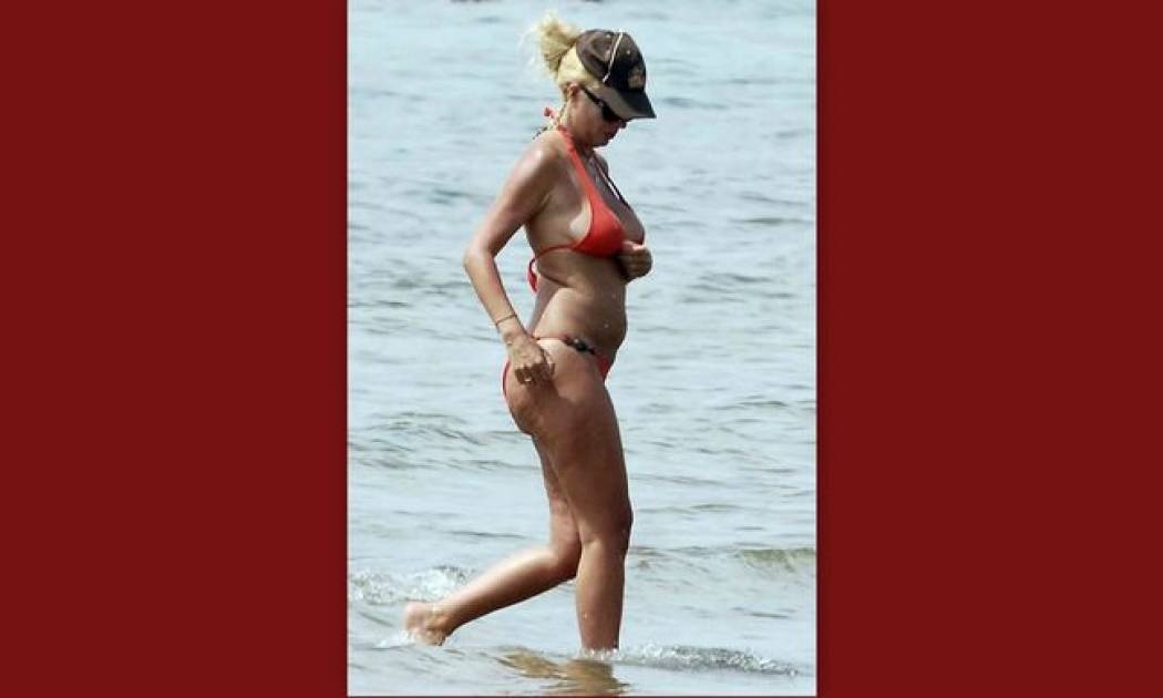 Ελένη Μενεγάκη: Στην παραλία χωρίς ρετούς Part 2 (nasos blog)