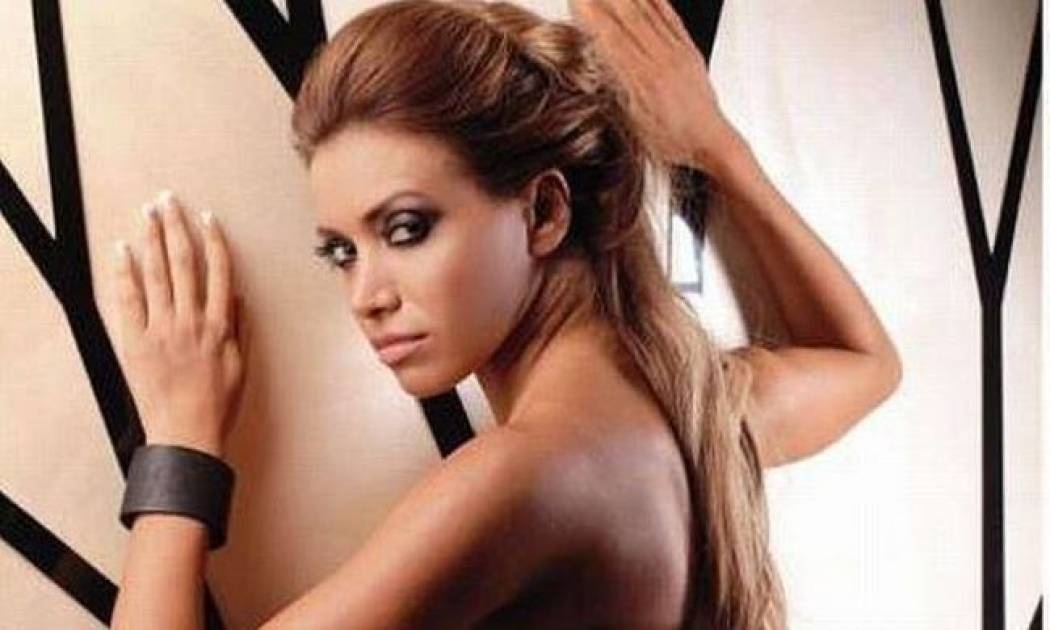 Δείτε την Όλγα Φαρμάκη όπως την γέννησε η μαμά της (photos)