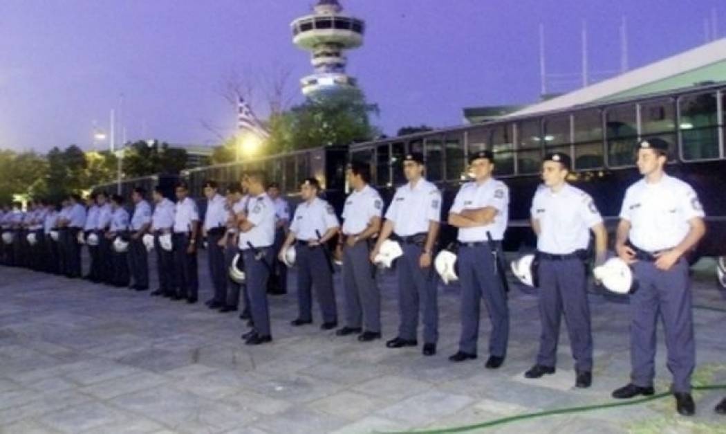 Εκατοντάδες πολίτες στη διαμαρτυρία της Θεσσαλονίκης