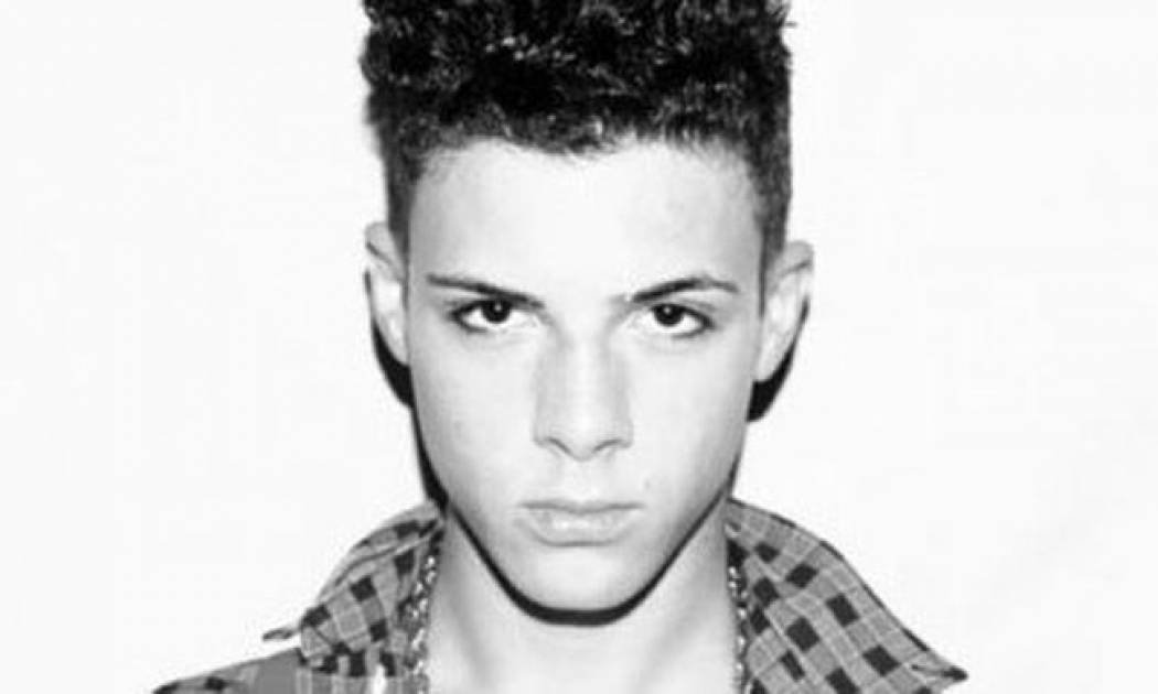 Aaron Frew: Περιζήτητος και hot