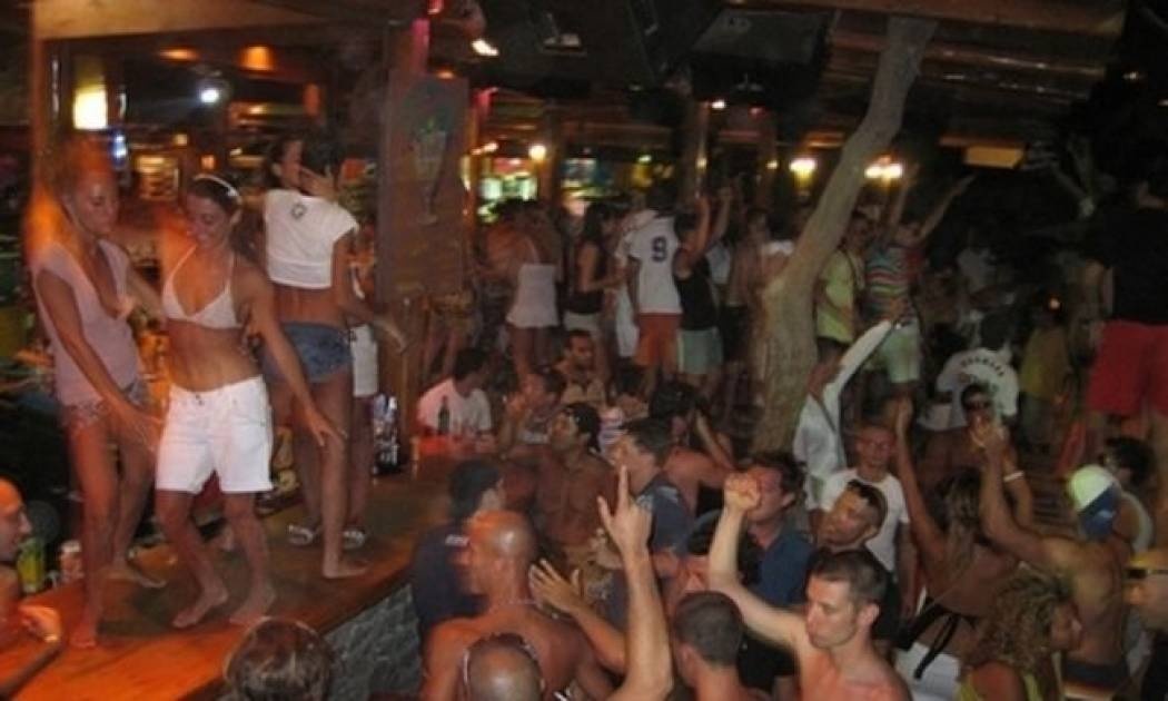 Oργιάσαν στη Μύκονο παίχτες ριάλιτι