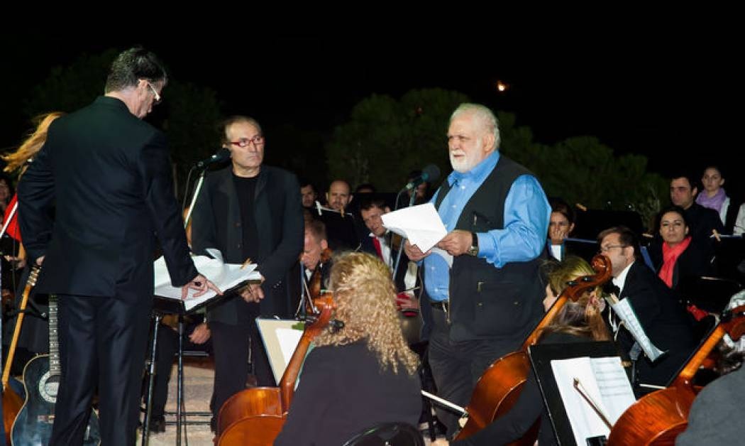 Ο Κώστας Καζάκος στην Πνύκα!